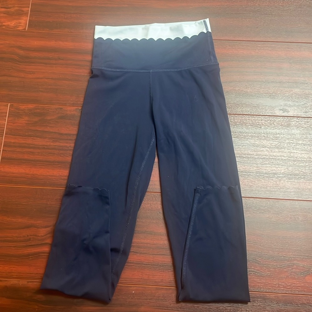Aerie navy blue leggings with scallop detail